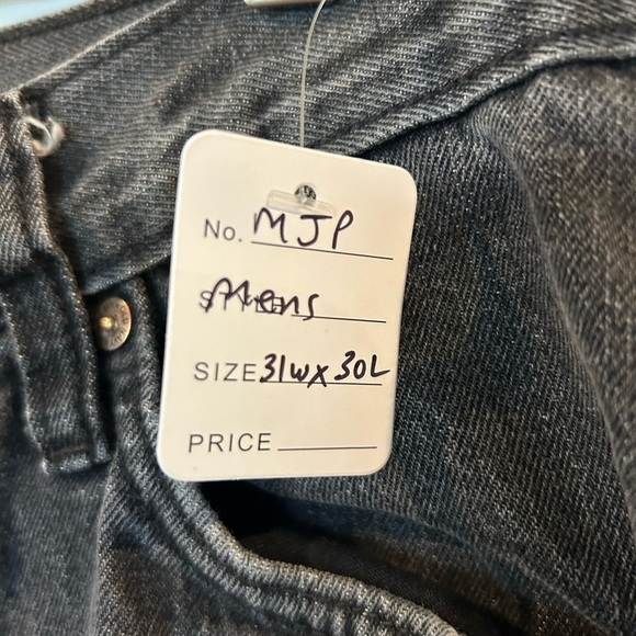 WJ3. Old Navy menās Regular fit black distressed jeans. - Picture 4 of 4